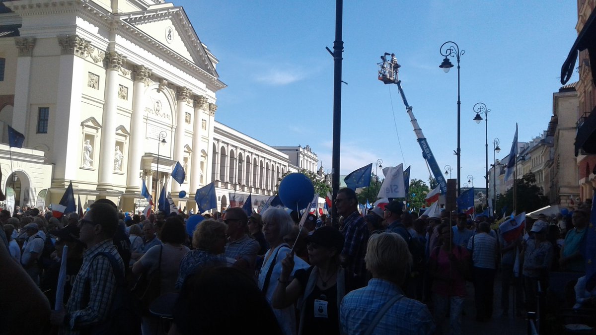 Kom_Obr_Dem_Int's tweet photo. March for Europe, March for Freedom
#loveEU #lovePL #ZjednoczonaOpozycja #UnitedOpposition #KOD https://t.co/gS3j2jrrtl