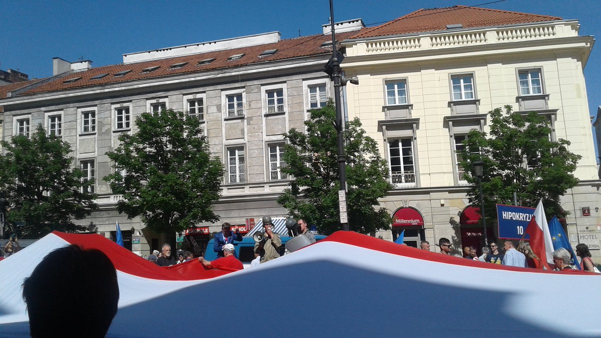 Kom_Obr_Dem_Int's tweet photo. March for Europe, March for Freedom
#loveEU #lovePL #ZjednoczonaOpozycja #UnitedOpposition #KOD https://t.co/wLht8hHH7N