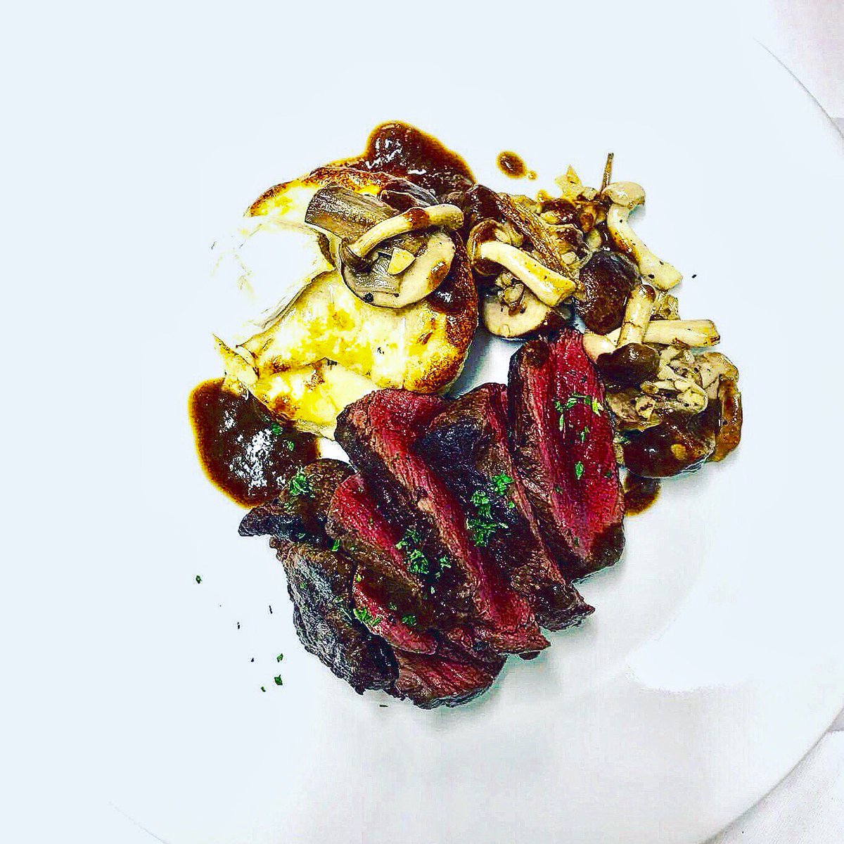 Is there a better solution to a rainy day? #fillet of #beef with Dauphinoise potatoes, mix mushrooms and game sauce.
#SaturdayKitchen #dinnertime #celebrate #Bromley