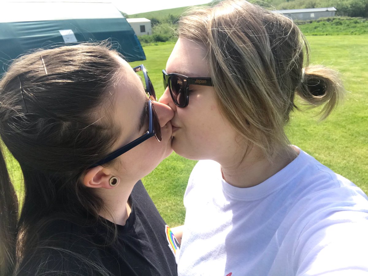 BeanQuest's tweet photo. Where has the gorgeous weather gone? 😎 https://t.co/3870fVDd4j #sunpleasecomeback #Sunglasses #sunnydays #lesbiancouple #inlove #girlswhokissgirls #GIRLSGIRLSGIRLS #LGBTQ #lgbtproud https://t.co/nkCyTUduCG