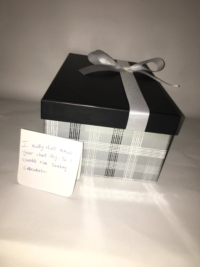 thegiftplug's tweet photo. “I really don’t know your cheat day, so I couldn’t risk sending cupcakes...”. 

Gift box for the fitfam friend. #TheGiftPlug https://t.co/5ikmviDjq9