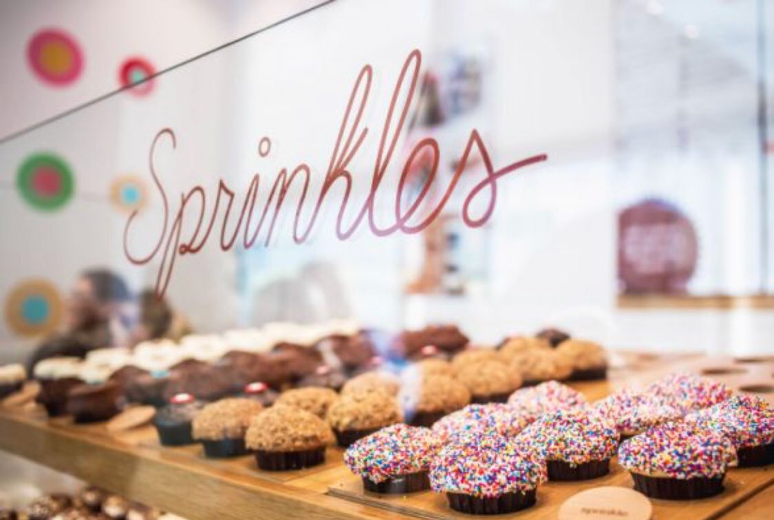 teachermom830's tweet photo. My family,friends that have turned into family, the beach,dolphins and Sprinkles Cupcakes make me smile. 😊 #KellySmiles #W02World @KellyElementary https://t.co/zY2oq8WNwN