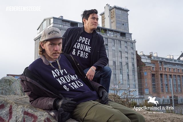 Onze kleding is dus ook Fairtrade en wordt gedrukt bij de sociale werkplaats De @Zeefdrukmakers in #amsterdam  #internationaledagvandefairtrade #zeefdruk #fairtrade #fairfashion #duurzamemode #sociaalwerk #iedereeniszeeige #lekkerfris #sociaalondernemen … ift.tt/2KRSns1