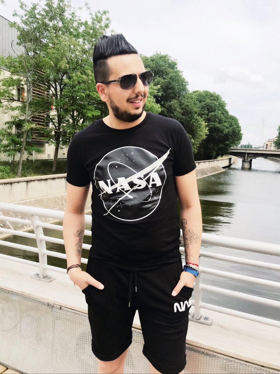 sacharyanlesite's tweet image. ⭐️The calm before the storm tonight 🎧🎤🎛
#TheEndSachaRyan