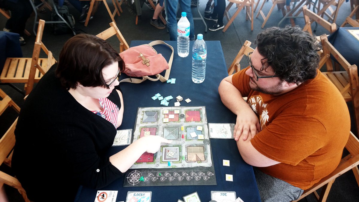 #perrosmandan en @Feria_jXj con la buena gente de <a href="/meepletopia/">Meepletopia</a>