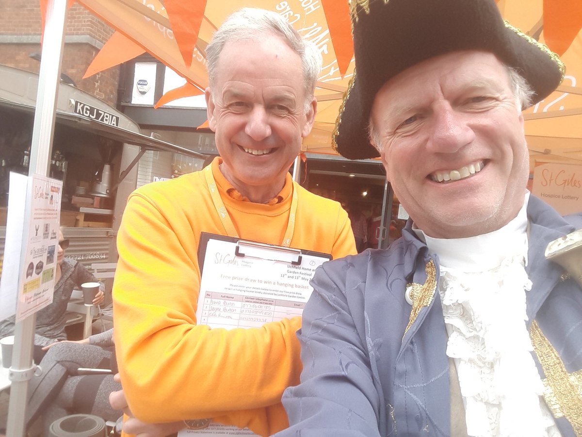 JonoTourism's tweet photo. Always good to meet the guys from @stgileshospice - at the #Lichfield Home and Garden Festival on Market Square! @GeorgianJono @LichFoodFest https://t.co/Eeeap5hfnj