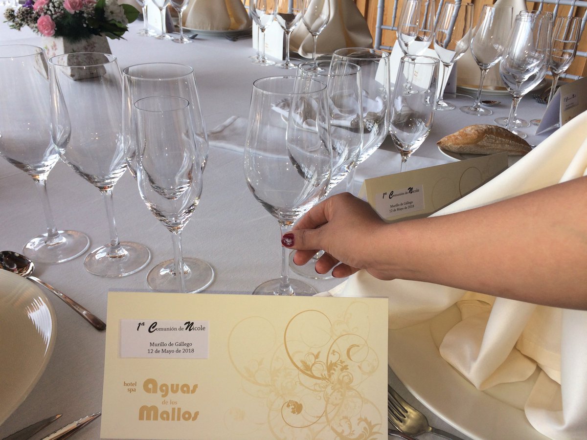 SPAmallos's tweet photo. Hacía mucho que no enseñábamos bonitísmo del hotel. Llegan la temporada de comuniones y con ella el buen trabajo de decoración. Aquí os dejamos algunos pequeños detalles. #HotelspaAM #Bonitísmo @ReinodeMallos #Turismo #Hotel #Zaragoza #Comarcadelahoyadehuesca https://t.co/XcsJBhTLOe