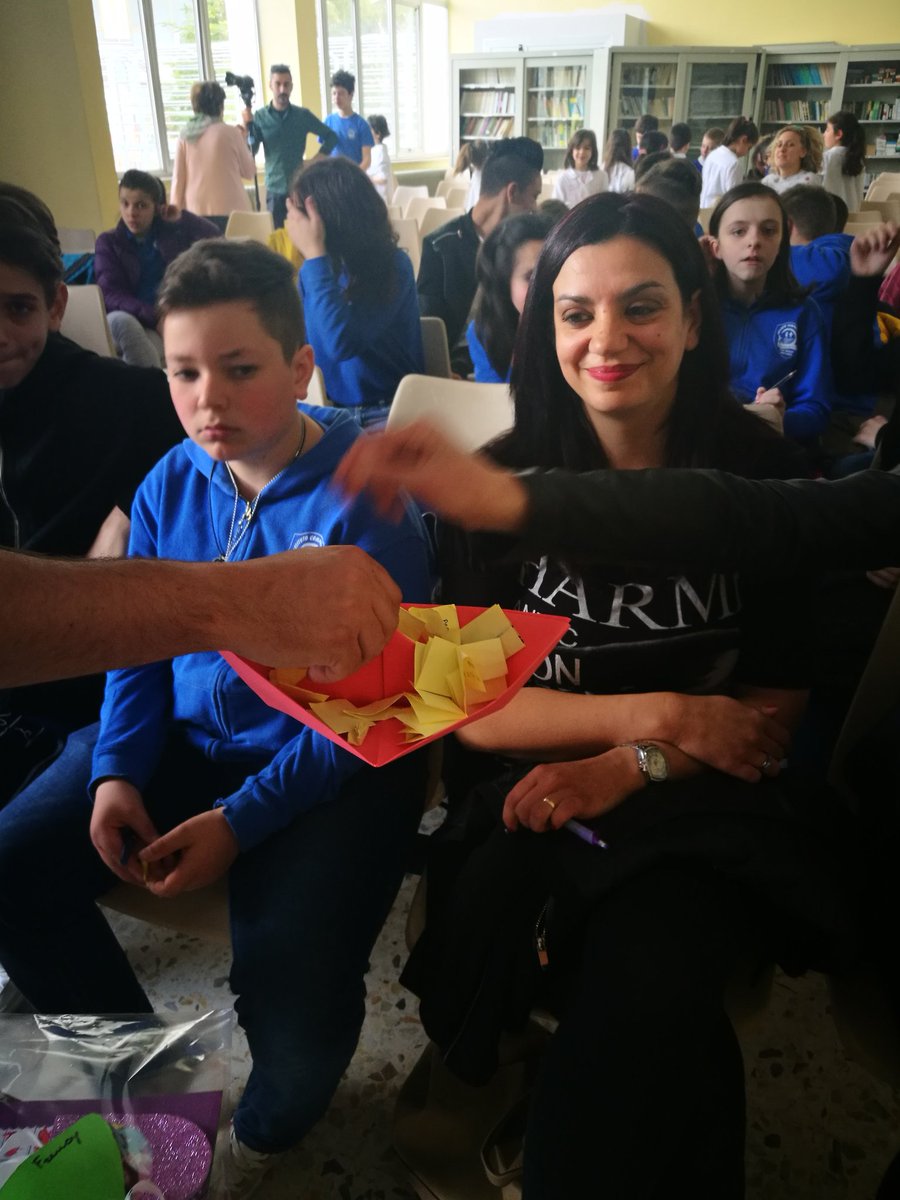 GommalaccaT's tweet photo. Progettazione immaginaria della Nave #aware nel laboratorio intergenerazionale di #ReCollocal a #RioneCocuzzo #Potenza gli abitanti si confrontato, il viaggio inizia ad essere immaginato. @ariane_bieou @PaoloVerri @Matera2019 @reteteatro41 @odsmatera https://t.co/Ravlqm2ip2