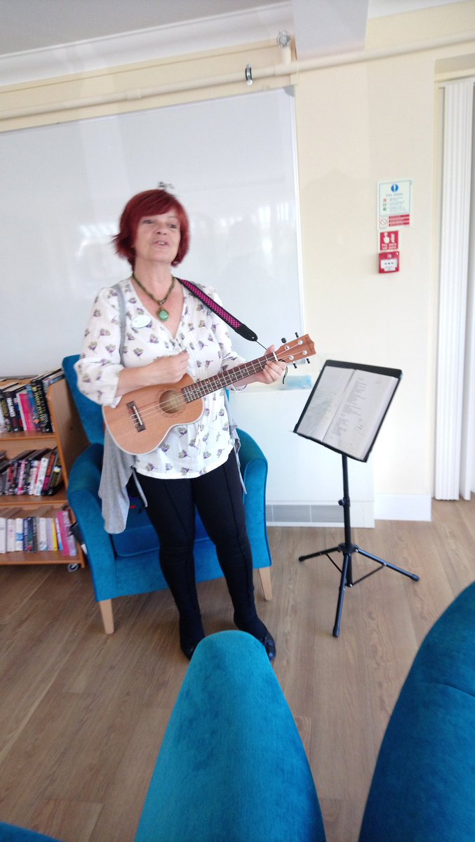 MsPhoenixW's tweet photo. @LoveLittleUke Fun on my birthday at @STMHospice this week 💜 🎵
#hospice #Singing #Hastings #Bexhill #Activities https://t.co/TaPNssE8yd