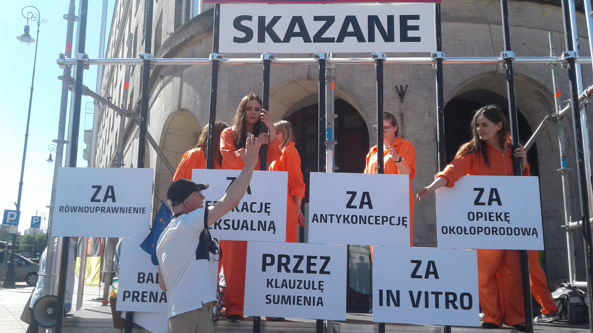 Kom_Obr_Dem_Int's tweet photo. March for Europe, March for Freedom
#loveEU #lovePL #ZjednoczonaOpozycja #UnitedOpposition #KOD https://t.co/fqooyXQHsF