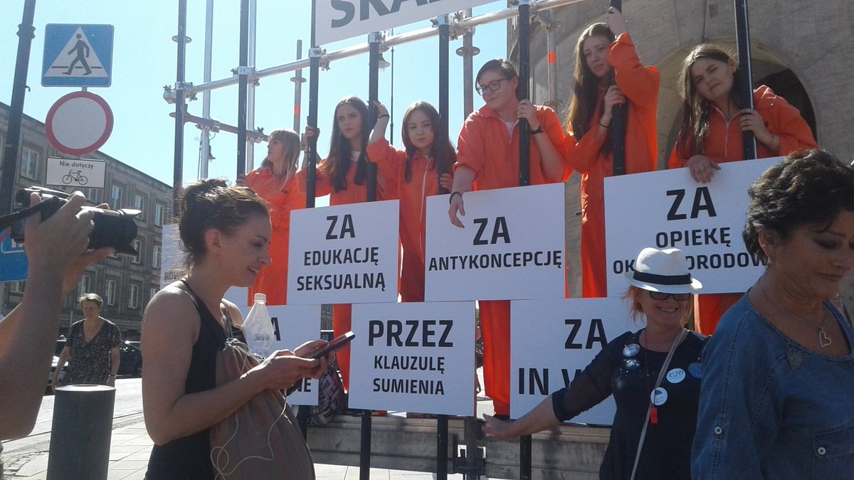 Kom_Obr_Dem_Int's tweet photo. March for Europe, March for Freedom
#loveEU #lovePL #ZjednoczonaOpozycja #UnitedOpposition #KOD https://t.co/fqooyXQHsF