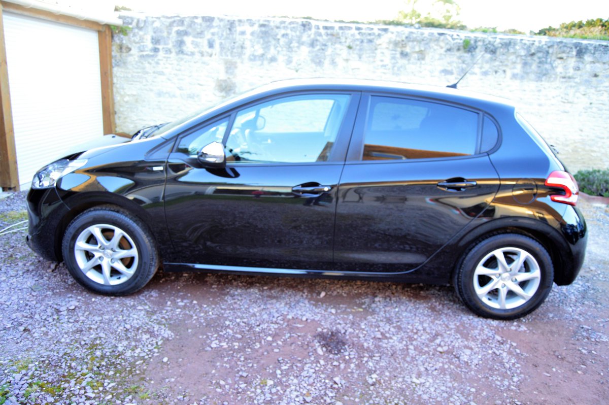 Detailingmick's tweet photo. Ce weekend j'ai aidΓ© une amie a utiliser les produits qu'elle a achetΓ©s chez https://t.co/fxieUM3Qmv cela m'a permis de tester le combo Supernova Paintwork Glaze et la cire Aura de chez Autoglanz #detailing #peugeot #noir #cire #autoglanz #voiture #lavage #estΓ©tique #cars https://t.co/VtoaJsK2UQ