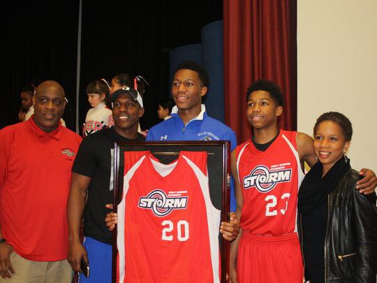 Battle9Gary's tweet photo. Tyus middle school retired jersey night.  Good things happen to good people. https://t.co/k7HhMGTbMc