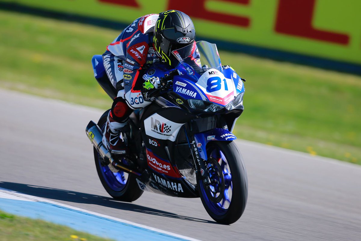 SergiD_03's tweet photo. #Jähnig y #Gonzalez fueron los 2 pilotos que pasaron a la #Superpole2
Los 2 pertenecen a un 'Junior Team'
Finalmente, sus resultados finales fueron:
- Manuel González: P8
- Jan-Ole Jähnig: P7
@WorldSBK @autodromoimola #SuperSport300 https://t.co/xgOqqgz8XA