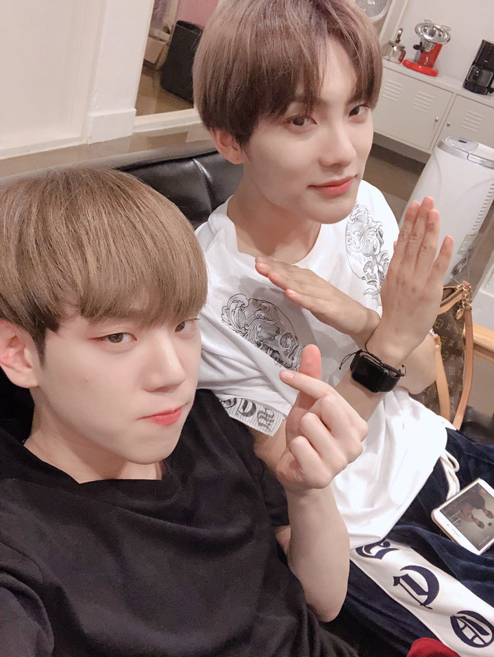 ACE7France's tweet photo. [TWITTER/TRAD]

"[#ACE_JASON] Tout le moooooooooooonnnnnnde!!!! Nonnnn!!!! Les coeurs ont dépassé les 2,5 millions.. stoOOP"

Cr: @/official_ACE7 
Trad ang: @/acetranslation https://t.co/Acti2DPiRH