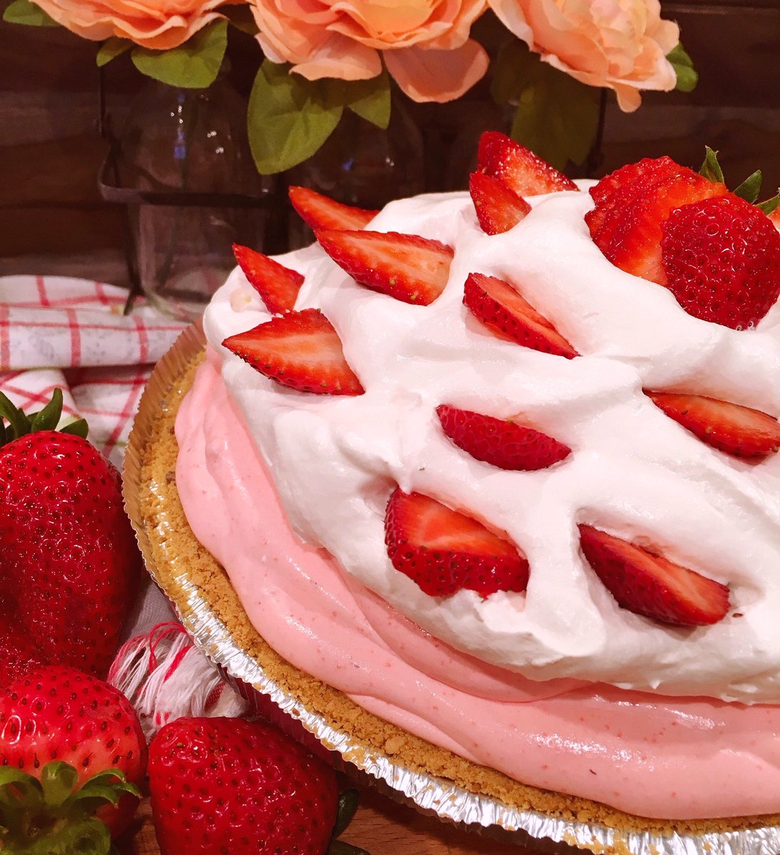 No-Bake Strawberry Cream Pie is a quick, easy, and delicious dessert perfect for Mother’s Day! norinesnest.com/no-bake-strawb…