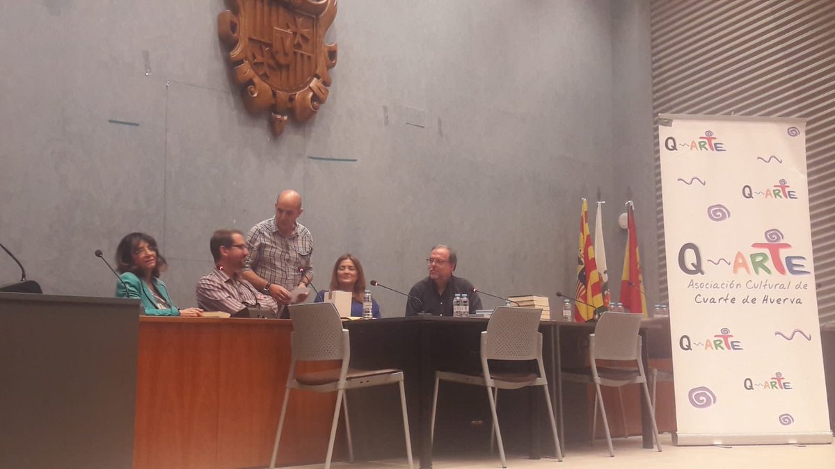 BizenFuster1's tweet photo. Extraordinario coloquio con el escritor aragonés Joaquin Berges ayer en Cuarte de Huerva, organizado por la Asociación Cuktural Q-Arte y @DPZaragoza  en el ayto. Con su última obra “Una sola palabra” https://t.co/CfhxZtfXGv