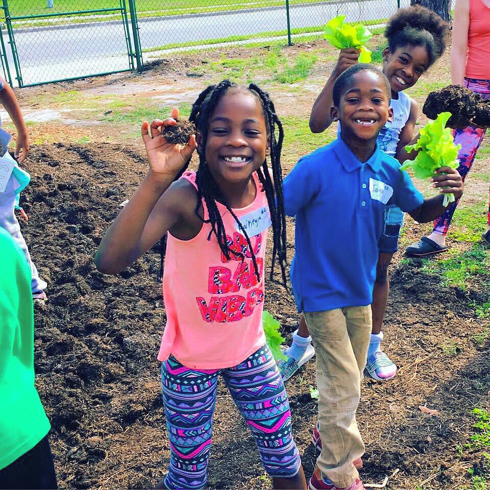 fleetfarming's tweet image. Our Parramore Branch has been quite busy @kaleysquare during the weekly @cyclesandsprouts program! These kids are having a blast seeding and harvesting more than 6 plots on site. Thank you to the #haddockfoundation for allowing us to be a part of the Kaley Square family!