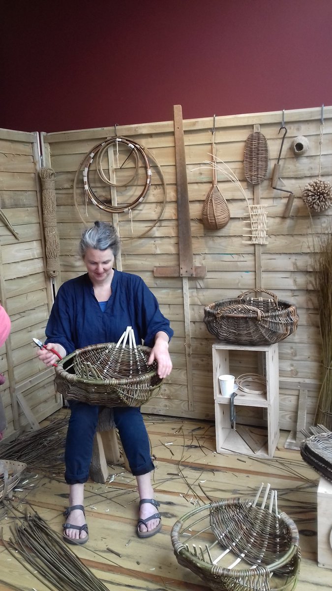 Enjoyed a visit to <a href="/Londoncraftweek/">London Craft Week</a> &amp; the basket weaving demonstration at <a href="/SibylColefax/">Sibyl Colefax</a> by Annemarie O'Sullivan