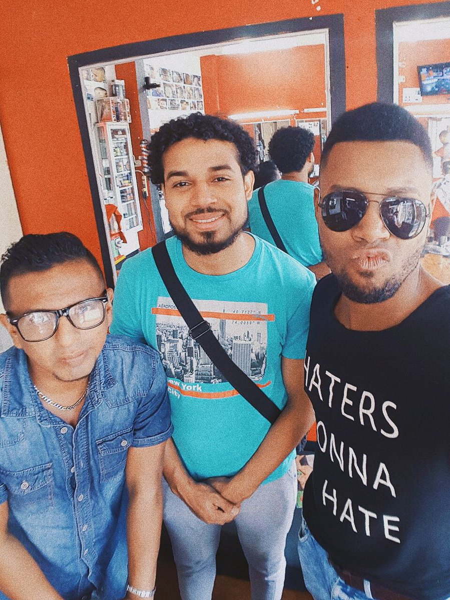 lied_oficial's tweet photo. El corazón ❤️ de este señor merece todos los elogios 🥁🥁🇪🇨🇪🇨🔥
#lied @dumarmusica @JHONTY21 https://t.co/KoMlLTkUSz