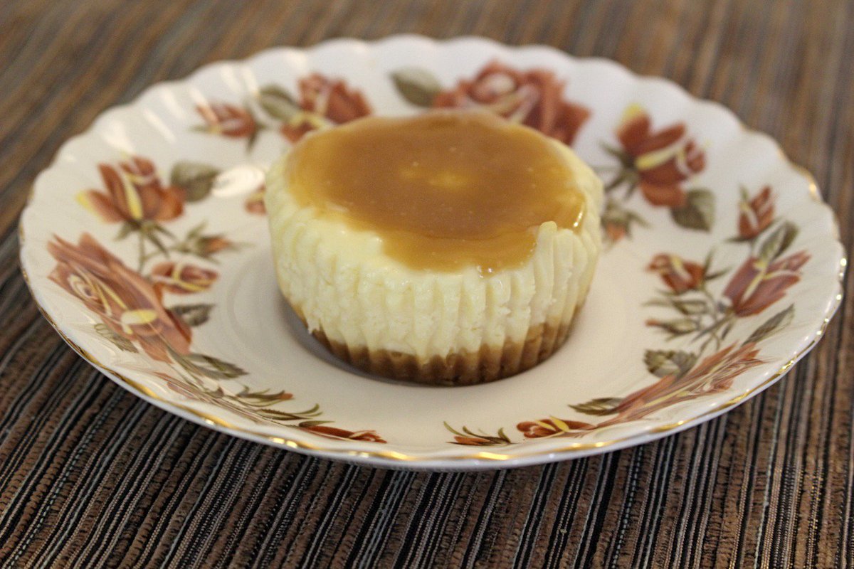 Bro_Baking's tweet photo. Instead of making a giant #cheesecake no one can eat an entire piece of, break out a muffin tin and make mini ones instead. They're super cute, totally customizable, and the perfect portion size. 
https://t.co/HZpJnH0Xrn

#minicheesecake #bakinghacks #caramelsauce https://t.co/QeEJD7NuXf