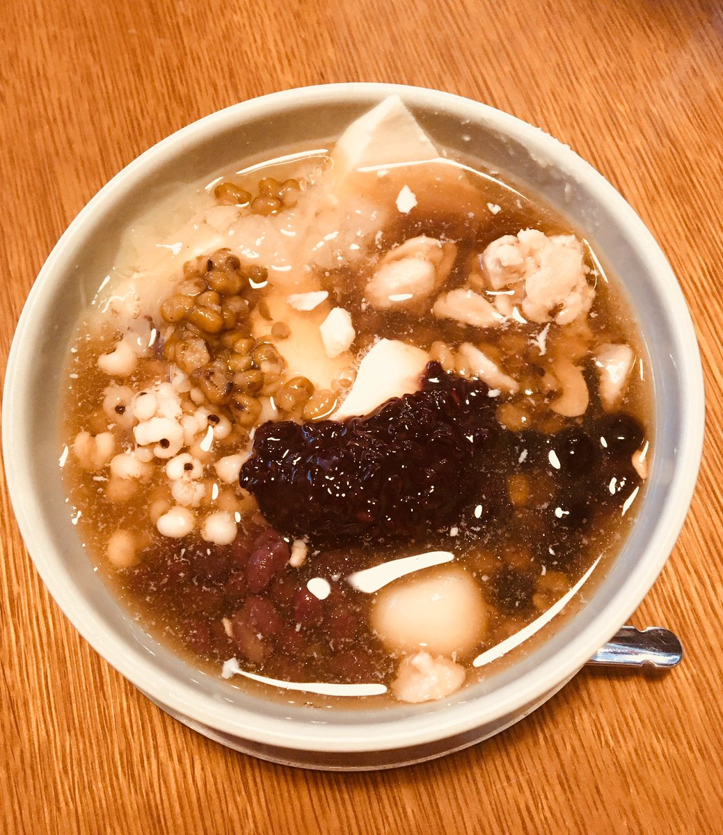 御茶ノ水で豆花を食べて、神保町の古本屋で宇和島の本を見つけて買ったり、集英社ビルのマーガレット2000号のラッピングを見てきました。 