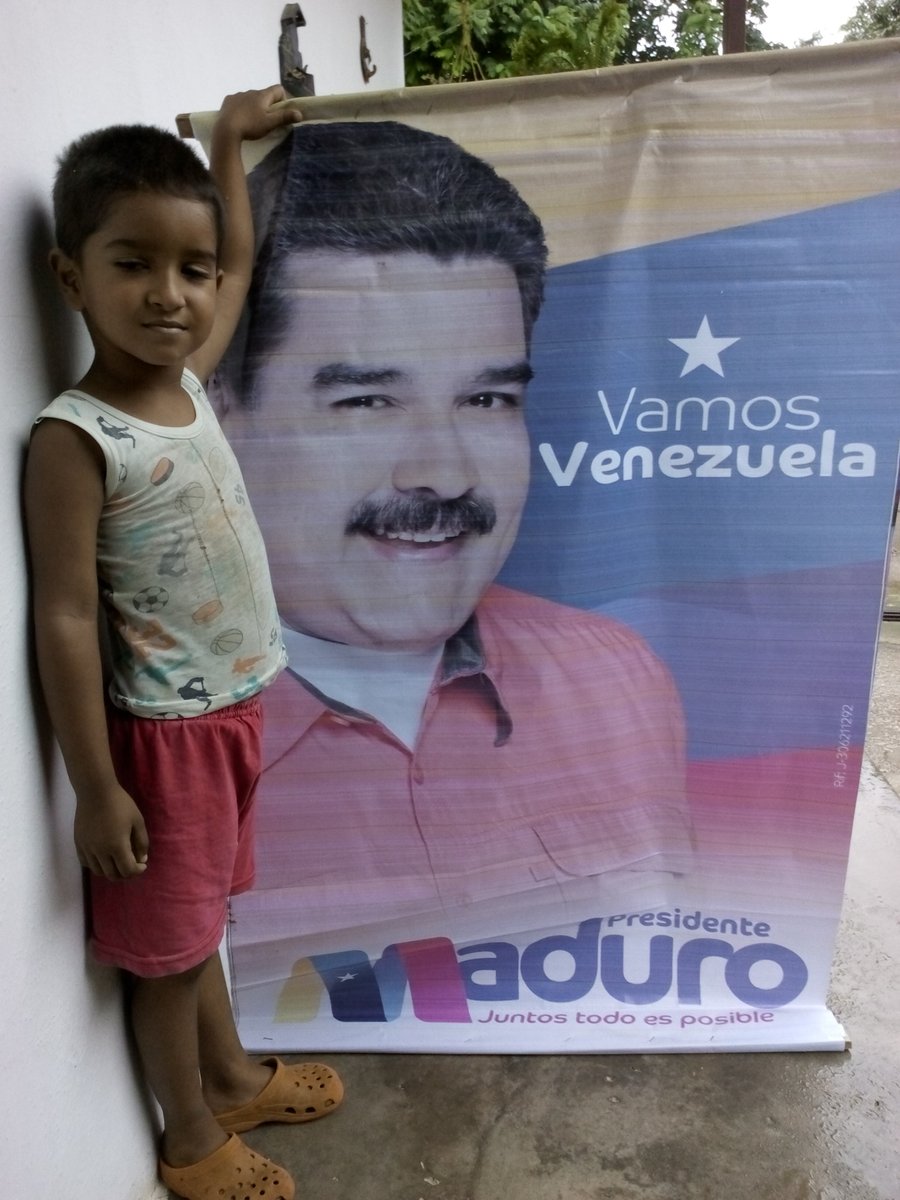 gustavoa2004's tweet photo. @NicolasMaduro Los niños de la patria tienen su futuro garantizado con la revolución chavista y con nuestro Presidente Maduro! Vamos Venezuela a la gran Victoria del 20 de mayo! Junto todo es posible! Viva Chavez! https://t.co/O2uyd1FOaW
