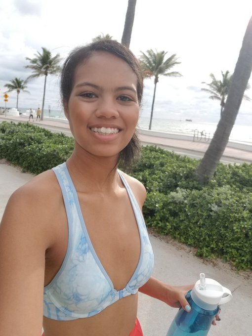 Today's my 21st birthday! 😊🎂 Decided to start my day responsibly with a relaxing walk lol, I also ate<a href="/tag/21stbirthday"class="tags"><span>#21stbirthday</span></a><a href="/tag/saturdaymorning"class="tags"><span>#saturdaymorning</span></a><a href="/tag/relaxingwalk%20"class="tags"><span>#relaxingwalk </span></a>