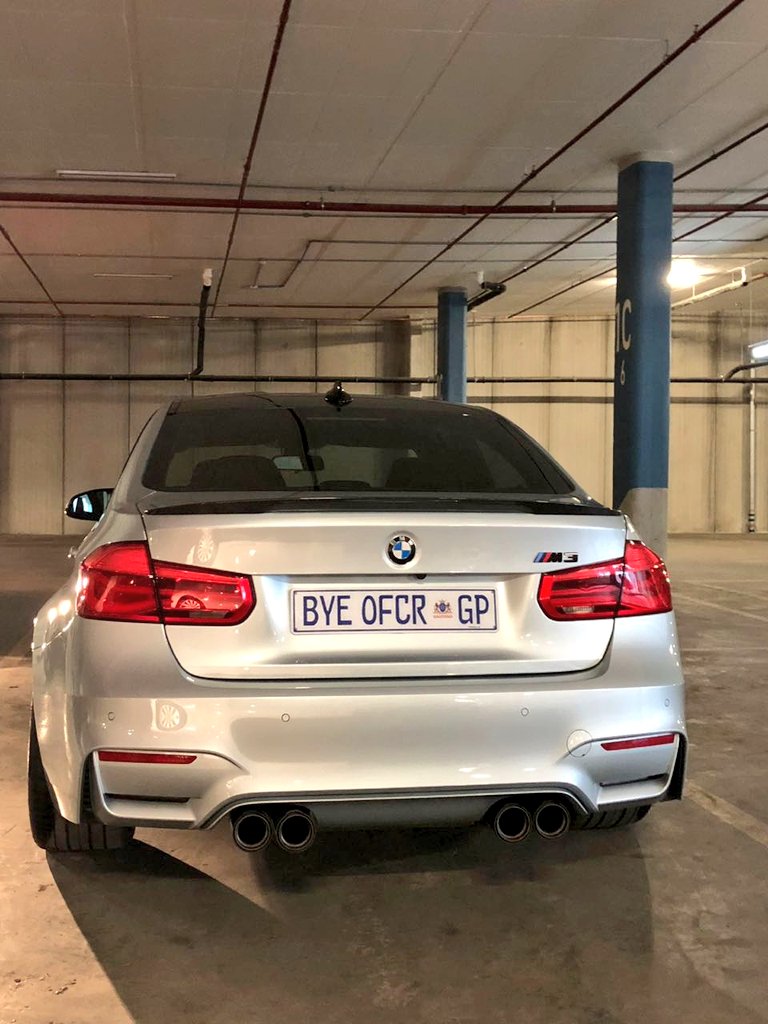 Motor_Magnet's tweet photo. So polite 😉 #ByeOfficer https://t.co/obpydIVjjD