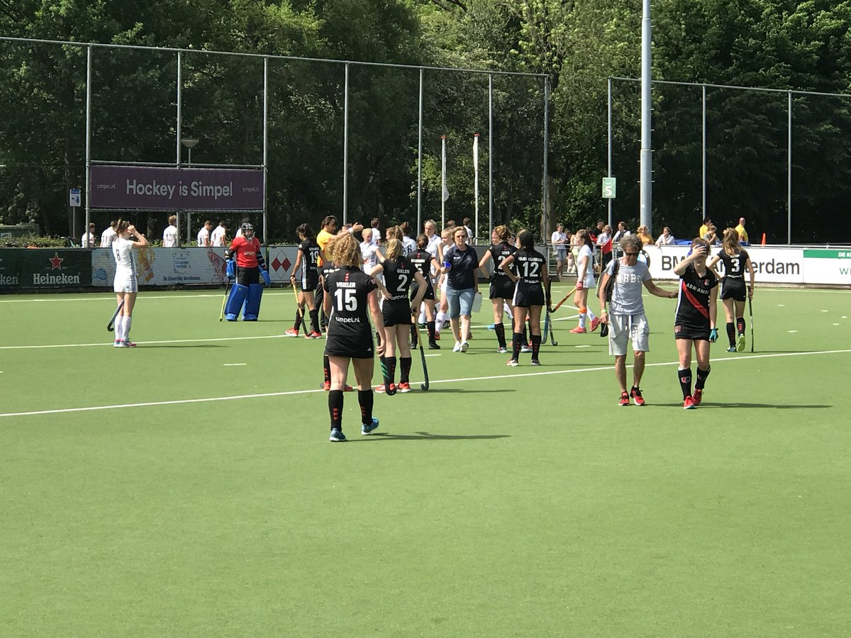 Pinokema1's tweet photo. Even oponthoud, botsing bij het uitlopen @AHBC_MA1 @Pinokema1  #landelijkmeisjesA #pinokema1 #amspin https://t.co/ZaDqKse35d