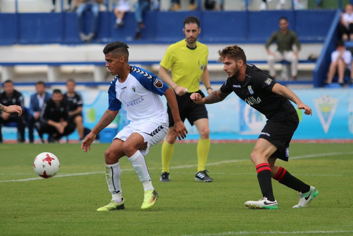 Carlitosjm94's tweet image. Ole ole que ya es sábado señores y señoras! Mañana tenemos una cita muy importante en el Municipal! #yovoyconelMarbella