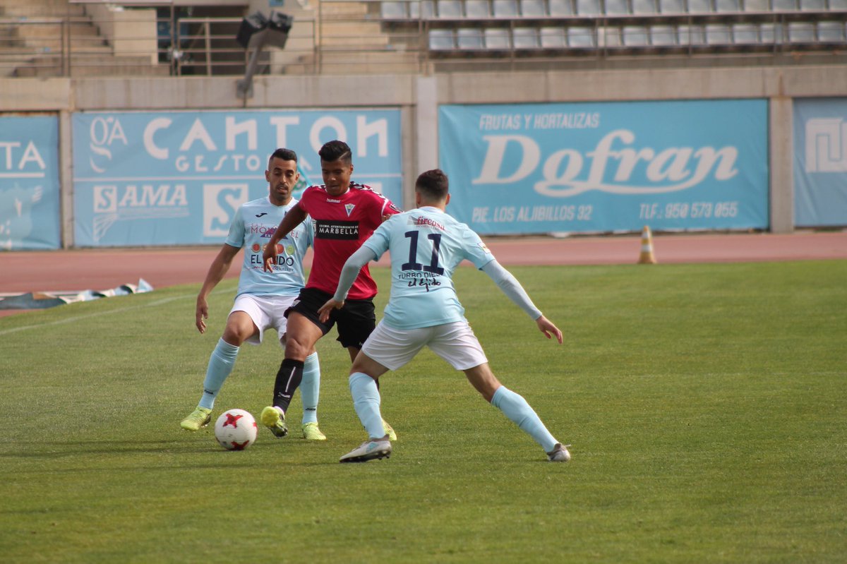 Carlitosjm94's tweet image. Ole ole que ya es sábado señores y señoras! Mañana tenemos una cita muy importante en el Municipal! #yovoyconelMarbella