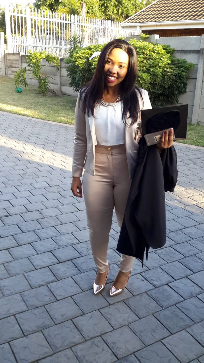 SvndsMusic's tweet image. #BlackGals doing it #DutGrad2018  #ZamaNdlovu 💗💗💗 it feels like it was just yesterday when u did ur first year🙌