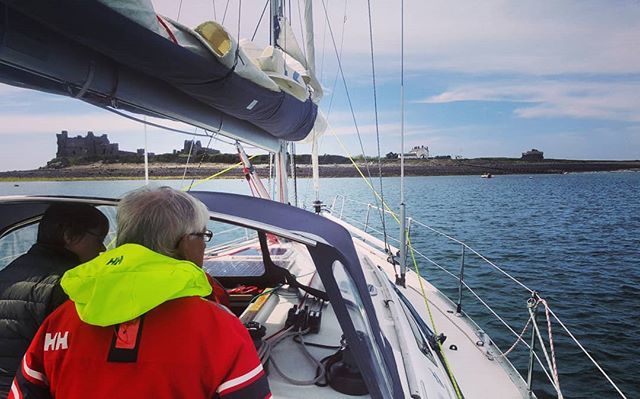 FleetwoodYC's tweet photo. All the best yacht races end at the pub! #fhyc #pielisland #race #yachtracing #sailing #MorecambeBay https://t.co/jb6i1rYRcg https://t.co/Jy6asVfHQf