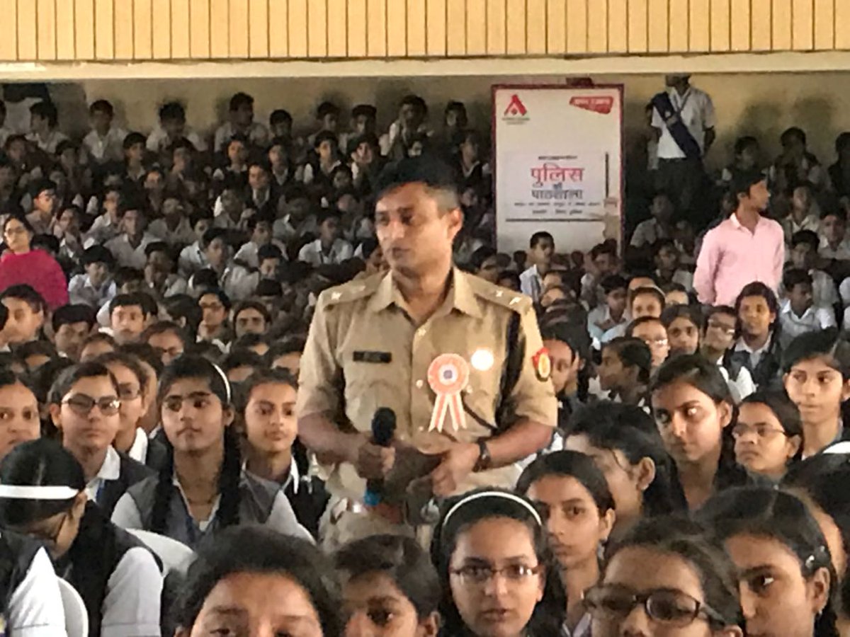 amarujalafound's tweet photo. अमर उजाला फाउंडेशन द्वारा दिनांक 11 मई को आगरा के गायत्री पब्लिक स्कूल, शास्त्रीपुरम में पुलिस की पाठशाला का आयोजन किया गया। #SSPAMITPATHAK #PKP #POLICEKIPAATHSHALA #AUF #AMARUJALACSR @AmarUjalaNews @AmarUjalaTV @agrapolice https://t.co/Tbov8sOT9M