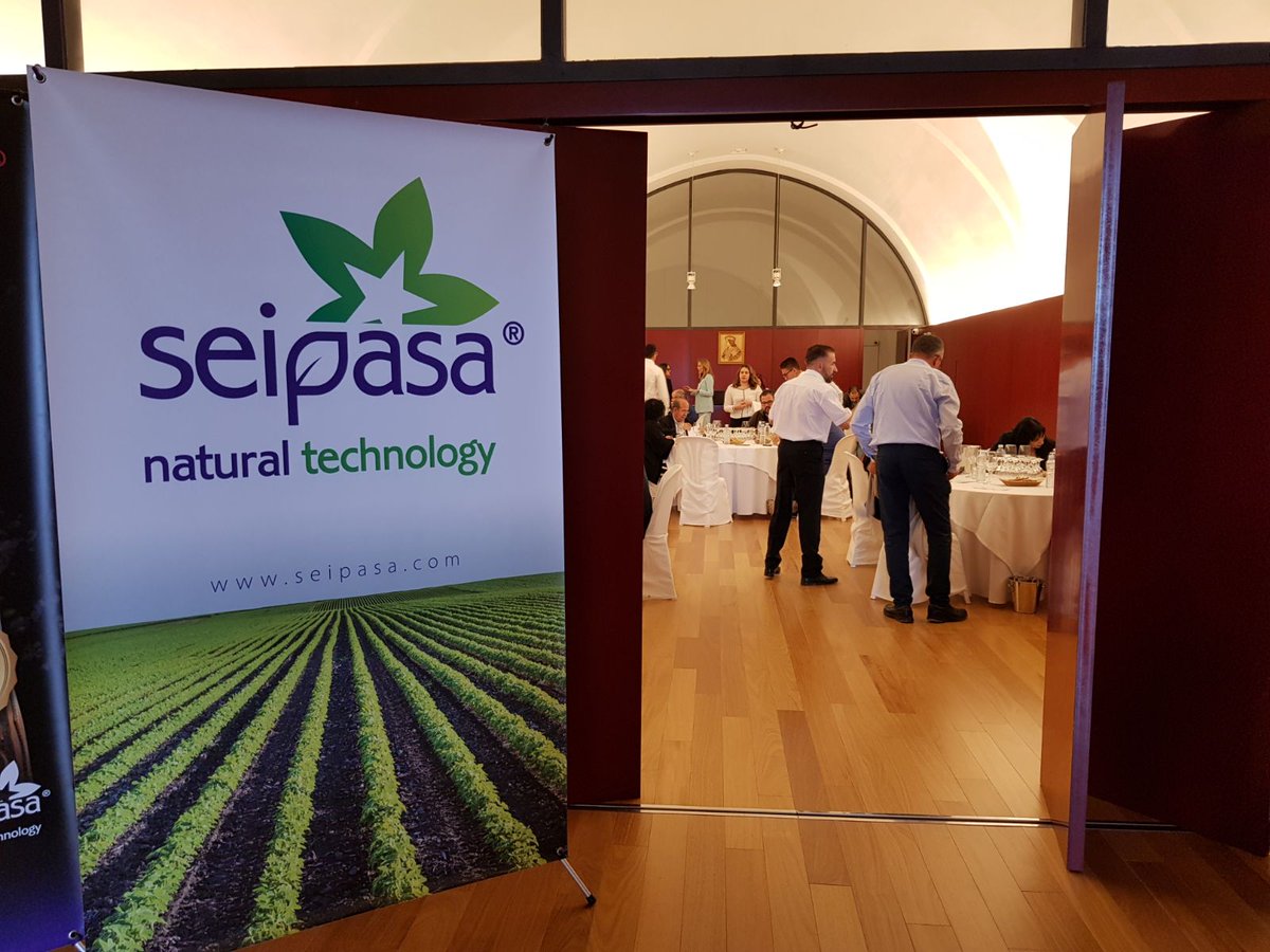 seipasa's tweet photo. En marcha la cata-concurso de #Ecoracimo2018. En unas horas conoceremos cuál es el mejor #vino #ecológico del mundo🍷🥇🏆 https://t.co/VpzlMUd1sR