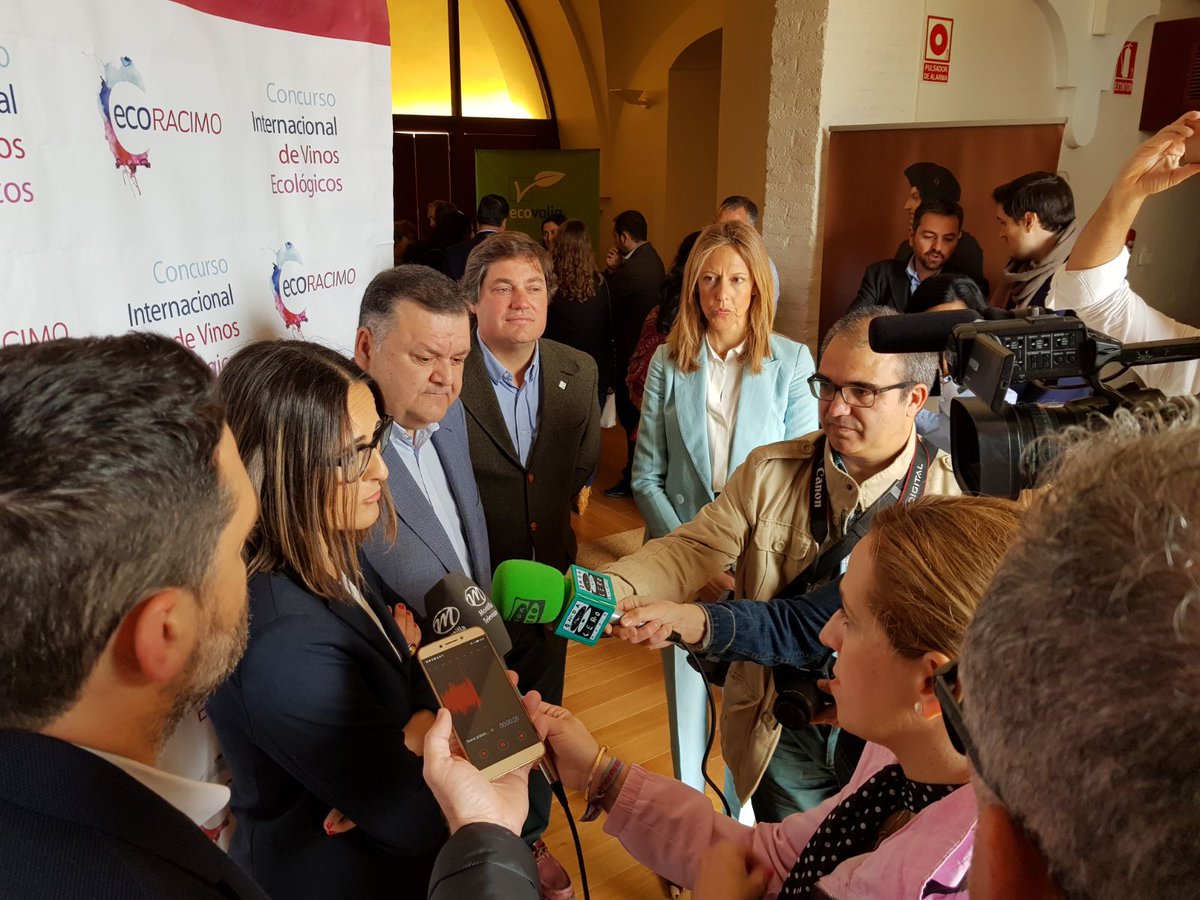 seipasa's tweet photo. En marcha la cata-concurso de #Ecoracimo2018. En unas horas conoceremos cuál es el mejor #vino #ecológico del mundo🍷🥇🏆 https://t.co/VpzlMUd1sR