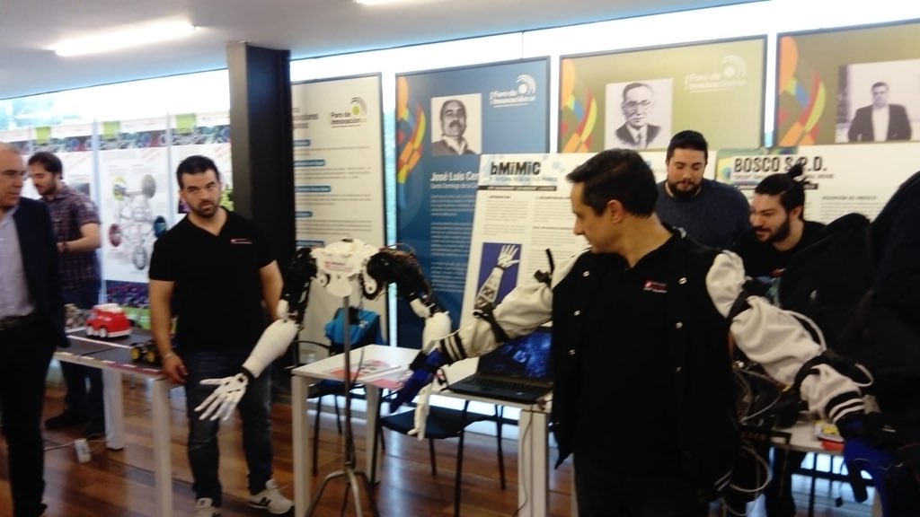 Salesian_Boscos's tweet image. Hoy estamos exponiendo en #arduinoday18 nuestros proyectos de #FP Bmimic, SPD y CNC-PCB