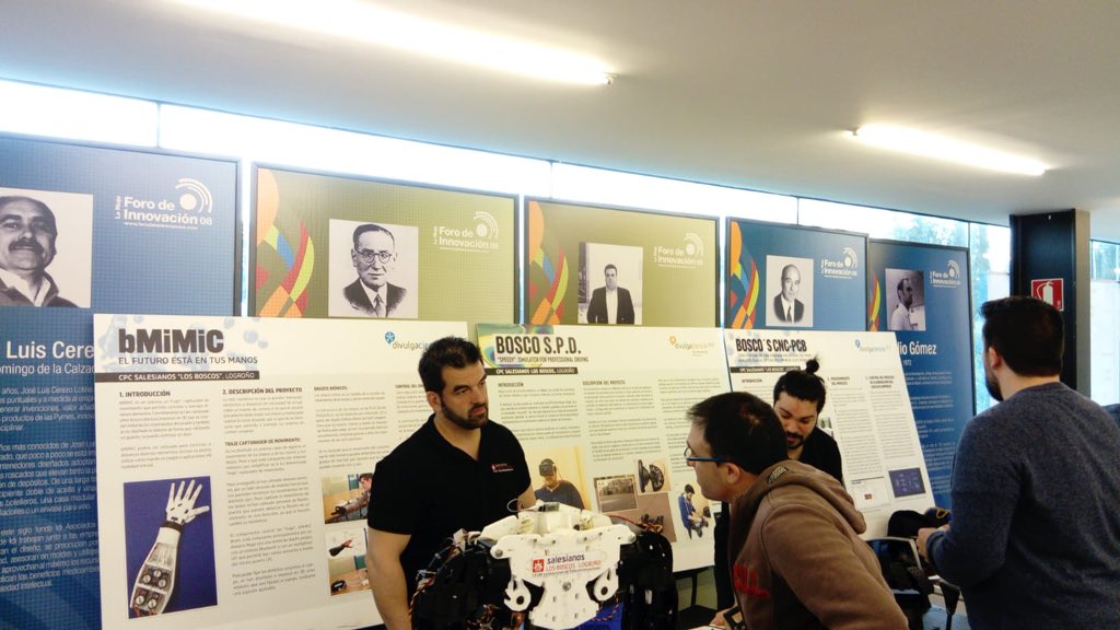 Salesian_Boscos's tweet image. Hoy estamos exponiendo en #arduinoday18 nuestros proyectos de #FP Bmimic, SPD y CNC-PCB
