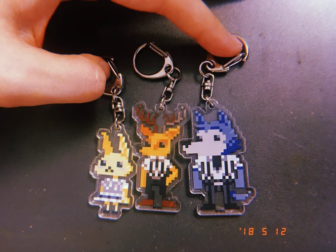 ドット絵のキーホルダー貰いましたが、これはめっちゃオススメです!キャラの雰囲気、でるもんだなぁhttps://t.co/B3EUP3b9xb 