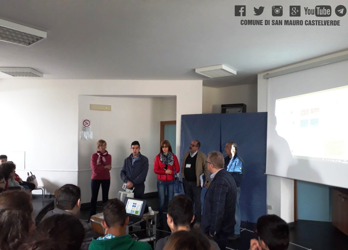 Ieri a #Scuola, per affrontare le tematiche della #Differenziata. Grazie alla Mini Amministrazione, Insegnanti ma soprattutto gli alunni. Grazie ad Ama rifiuto è risorsa #SanMauroCastelverde #Madonie #borghi #Borgo #borghitaliani #school #instagram #instant