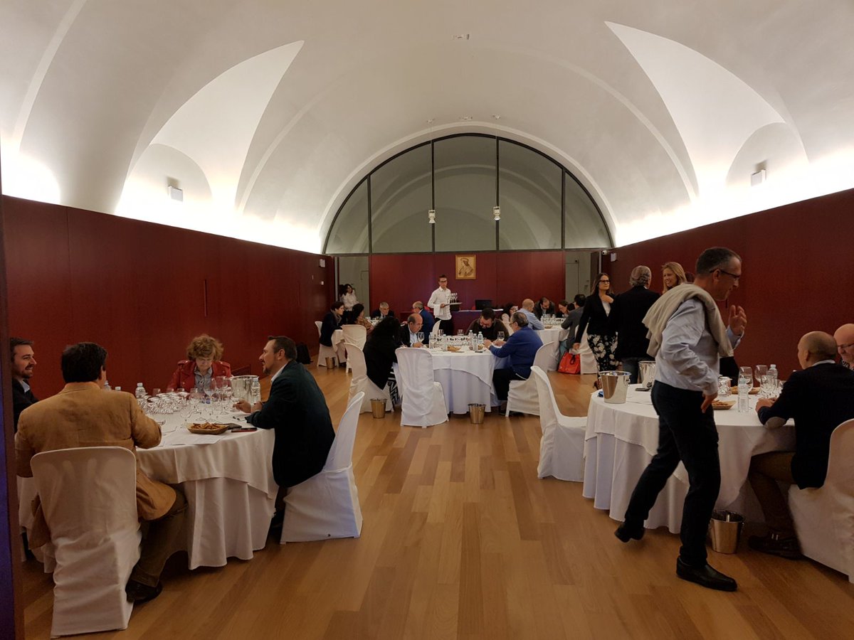 seipasa's tweet photo. En marcha la cata-concurso de #Ecoracimo2018. En unas horas conoceremos cuál es el mejor #vino #ecológico del mundo🍷🥇🏆 https://t.co/VpzlMUd1sR