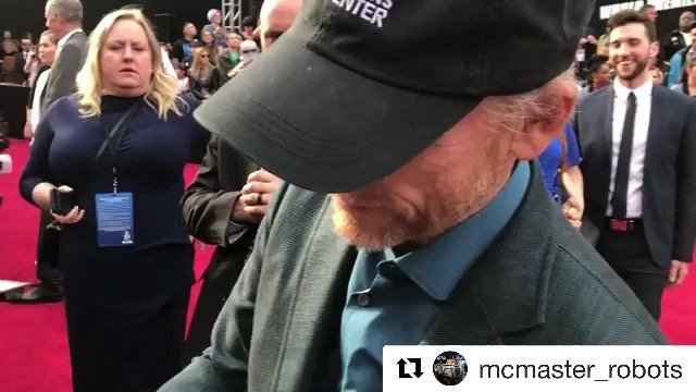 FanthaTracks's tweet photo. Instgram Video: #Repost @mcmaster_robots with @get_repost
γ»γ»γ»
Thank you @realronhoward for a great film. Definitely an adventure filled with action and humor. #starwars #soloastarwarsstory #lucasfilm #disney #mcmaster_robots #themikesenna #ronhoward https://t.co/nocx58Zmuz https://t.co/areJn1DCit