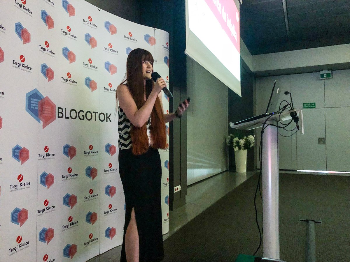 Blogotok's tweet image. Agnieszka już na scenie - ależ ona ma włosy :)
#blogotok