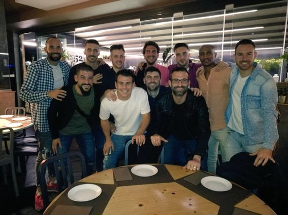 RubenLopez_Turu's tweet photo. Memoria: Imagen o conjunto de imágenes, de hechos o situaciones pasadas que quedan en la mente. Nosotros y los que faltan, creamos la historia del @CERDANYOLAFC en 3ª no lo OLVIDEN! #5ºAniversario #seguimoscabalgando #esencia #circo https://t.co/BfzcX4kqsn