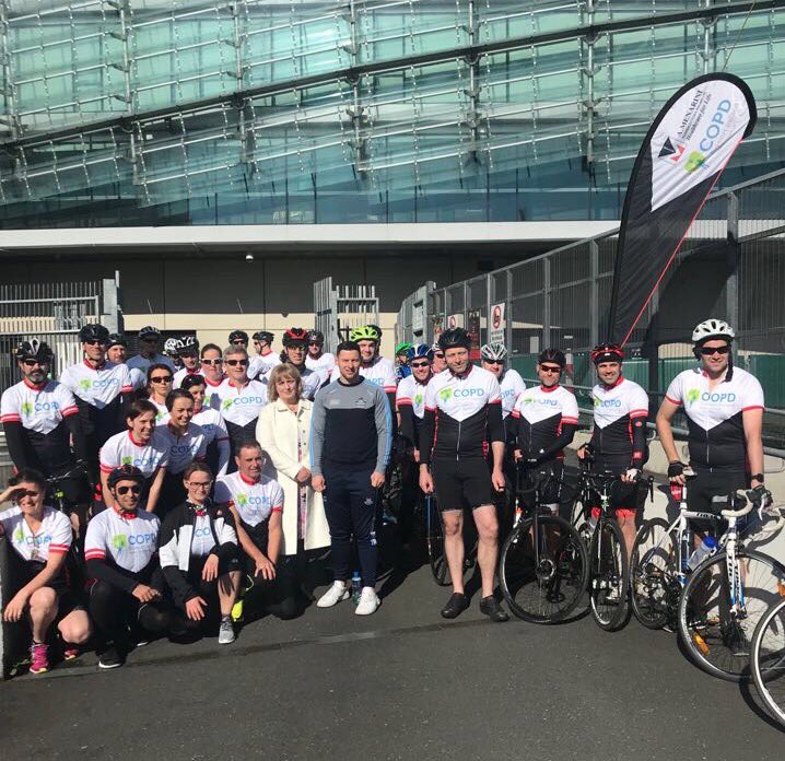 COPDSupportIre's tweet photo. What a glorious morning for our โGet Breathless for COPDโ Dublin Cycle! @PhillyMcMahon and our CEO Bernie line out for #COPD with cyclists heading for the big 150k cycle to Wicklow. Here we go! ๐๐ด๐ปโโ๏ธ๐ด๐ปโโ๏ธ #COPDcycle https://t.co/9ZXDDAg4AY