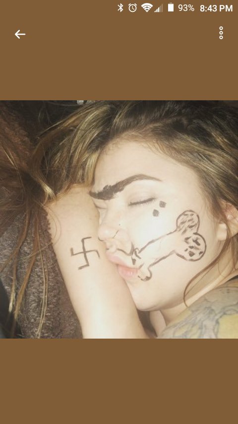 fjcordaway's tweet photo. Janna put my art work as her profile pic hahaha I deal with her drunk ass so I had to get a little pay back π love you bitch
btw we aren't racist hahahahaha #JannaP #FrannyP https://t.co/2G6YJUvgQw