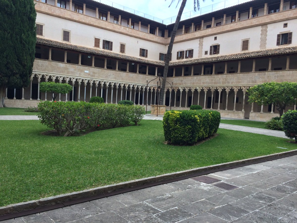 FESTA WINE DAYS Avui vespre un tast de luxe “10 cellers &amp; 5 xefs” partir de les 18 h al meravellós #ClaustredeStFrancesc 
<a href="/MiquelCalent/">Miquel Calent</a> <a href="/marionaRas/">Maria Salinas_Chef</a> <a href="/JoseCortesGarc1/">Jose Cortes Chef</a> <a href="/VallejoRodri/">Rodrigo Vallejo</a> @matiesmiralles. I a les 20 h Brindis #DíaMovimientoVinoDO