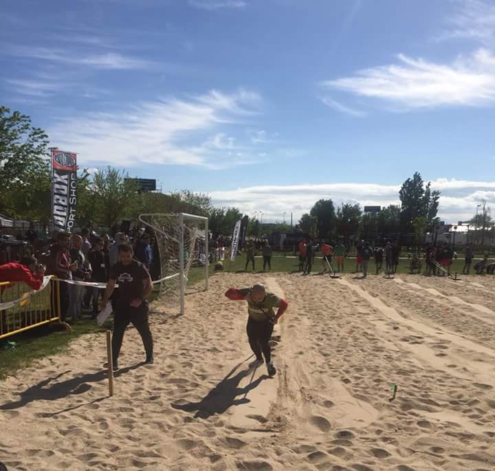 Sussuarez's tweet photo. Hoy #Zaratán ha comenzado el día con más de 400 personas llegadas de toda España compitiendo en #Crossfit #Crossfitters #UnionGames en la zona "playa". Os dejo algunas imágenes y la programación para este fin de semana.
#ZaratánEnPositivo https://t.co/4cuz3xHx6z