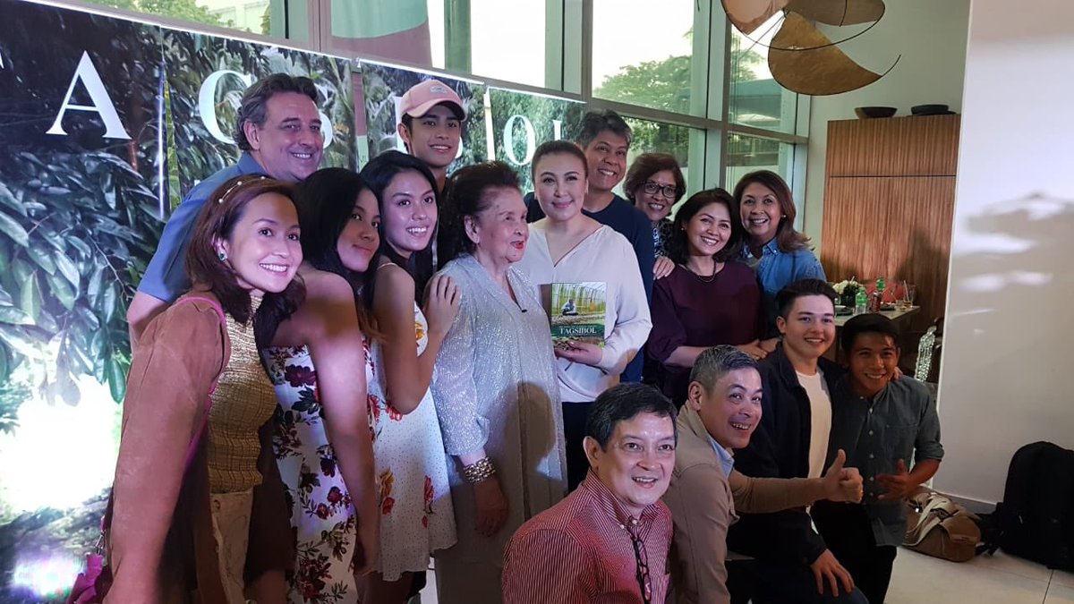 kikopangilinan's tweet photo. Pangilinan family for #LibroNiKiko #Tagsibol https://t.co/yhQ0jc9utk